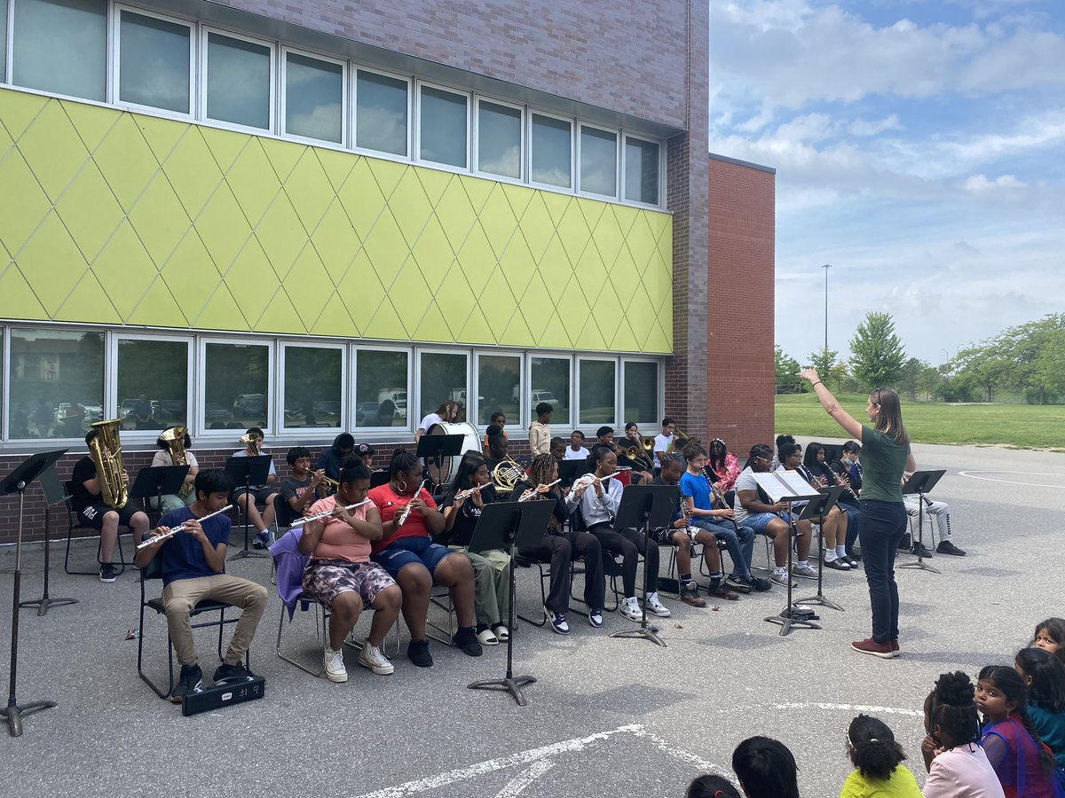 @tdsb_Chief Dan George PS (@cdgonline) on Twitter photo It’s an outdoor band showcase! 🥁🎹🎺🎸- our grade 7/8 students have been working hard learning to play their instruments. Bravo! <a href="/ghumanh2o/">⭕️</a> <a href="/hyman_thando/">Thando Hyman</a> <a href="/LC3_TDSB/">TDSB LC3</a> <a href="/TDSB_Arts/">TDSB ARTS Dance Drama Music Media Arts Visual Arts</a> It’s an outdoor band showcase! 🥁🎹🎺🎸- our grade 7/8 students have been working hard learning to play their instruments. Bravo! <a href="/ghumanh2o/">⭕️</a> <a href="/hyman_thando/">Thando Hyman</a> <a href="/LC3_TDSB/">TDSB LC3</a> <a href="/TDSB_Arts/">TDSB ARTS Dance Drama Music Media Arts Visual Arts</a>
