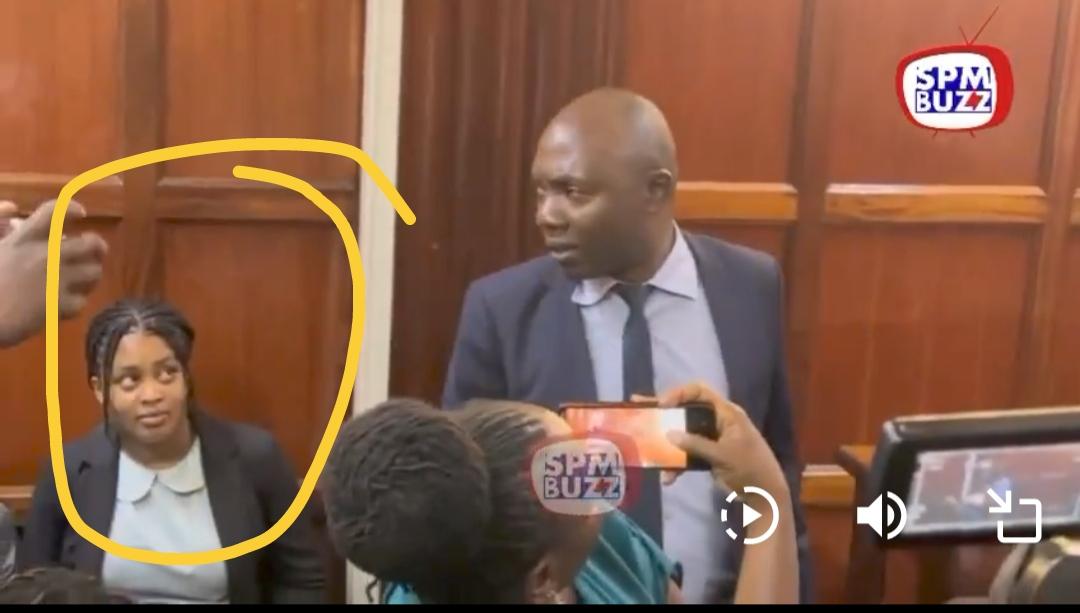 RichardBwire15's tweet photo. @TheNairobiTimez @C_NyaKundiH The lady just discovered her type 😎 https://t.co/76JikeQeAC