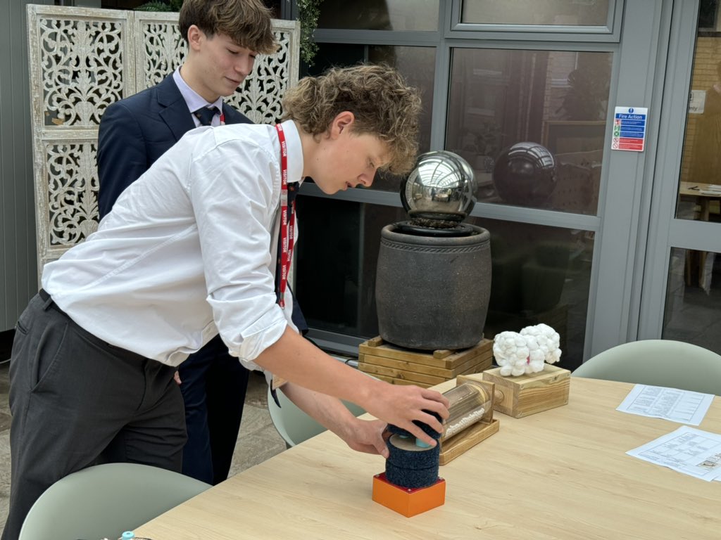 lrgs_DT's tweet photo. Last few pictures from the presentations @loyneschool @LRGSLancaster https://t.co/I219AAzXMX