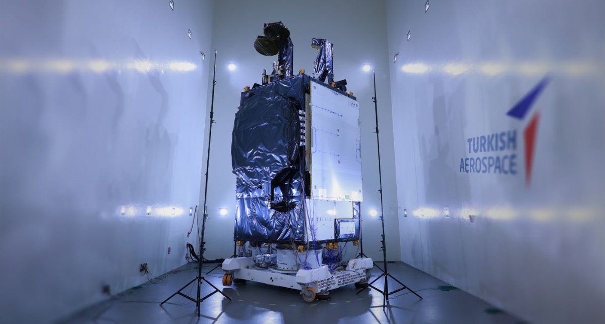 TUSAS_TR's tweet photo. Ay yıldızımızı uzaya taşıyacak her projede üzerimize düşeni yapmaktan onur duyuyoruz! 🇹🇷🛰️
 
📌 TÜRKSAT 6A Projesi kapsamında; 
Uydunun Yapısal, Isıl ve Kimyasal İtki Alt Sistemleri ile Mekanik Yer Destek Ekipmanlarının geliştirilmesi, Kablaj tasar��m ve üretimini gerçekleştiriyoruz.
 
📌 Ayrıca @tubitakuzay ile birlikte; 
Uydu Veri Kotarma ve Komuta Kontrol Yazılımları ile uydu montaj, entegrasyon ve test faaliyetlerinde görev alıyoruz.
 
Milli teknolojimizin gücüyle #TürkiyeHızlanıyor!