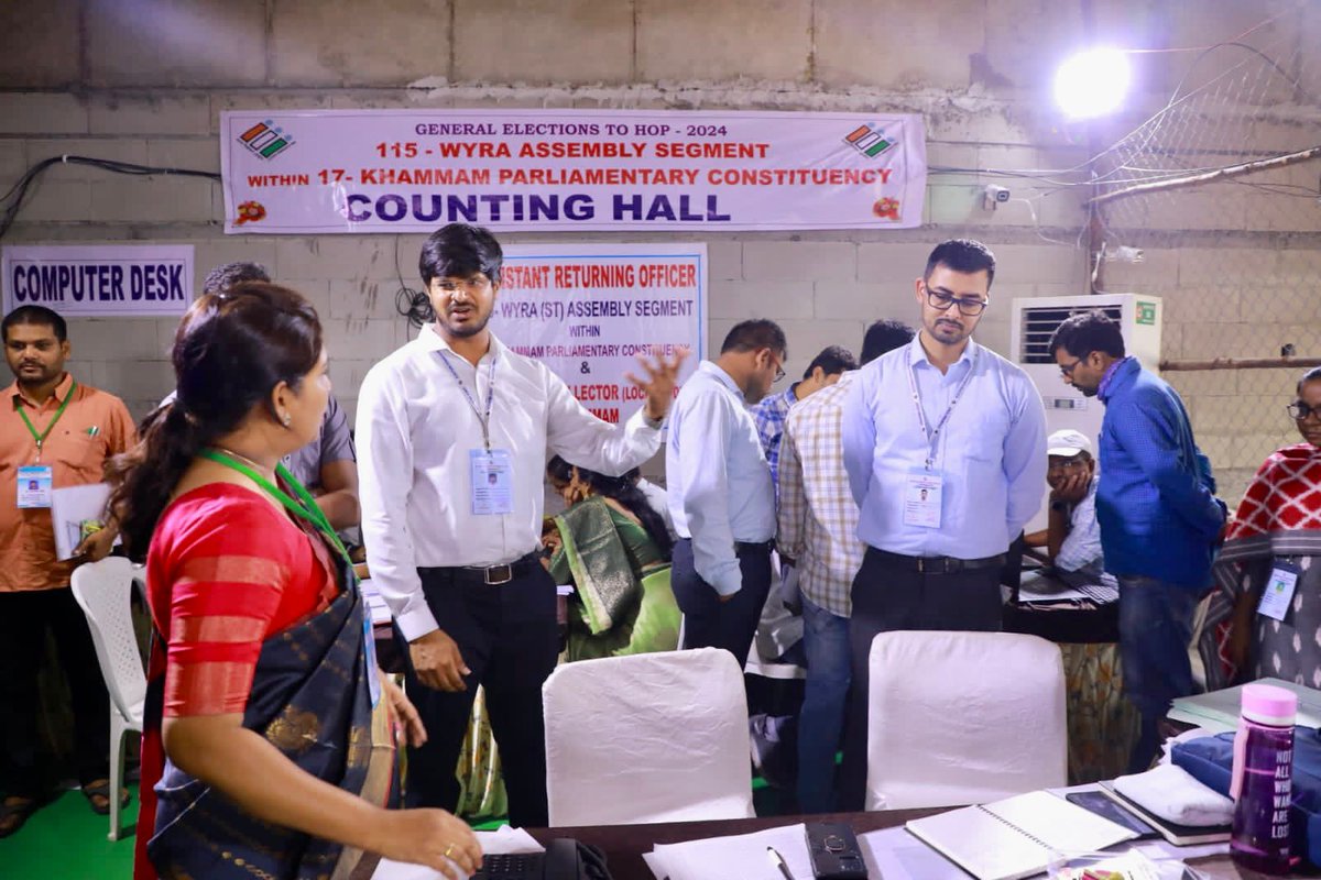 DEO_Bhadradri's tweet photo. The District Collector visited the Khammam Parliamentary Constituency Counting Center set up at Sri Chaitanya Institute of Technology, Khammam and inspected the counting process along with the Collector, Khammam https://t.co/FCKfn1kl8t
