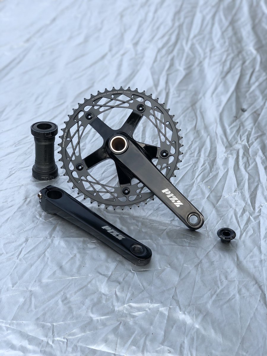 fwidyarsa's tweet photo. wts :
crank pizz ht 2 (bcd 144 &amp; panjang arm 165 mm)
inc chainring skeace 49 t, bb, spacer, &amp; baut tutup crank)
kondisi baret wajar pemakaian, drat super duper aman
1,2 jt
tanya tanya dulu silahkan
#fnfjb https://t.co/wVmS9yZDEC