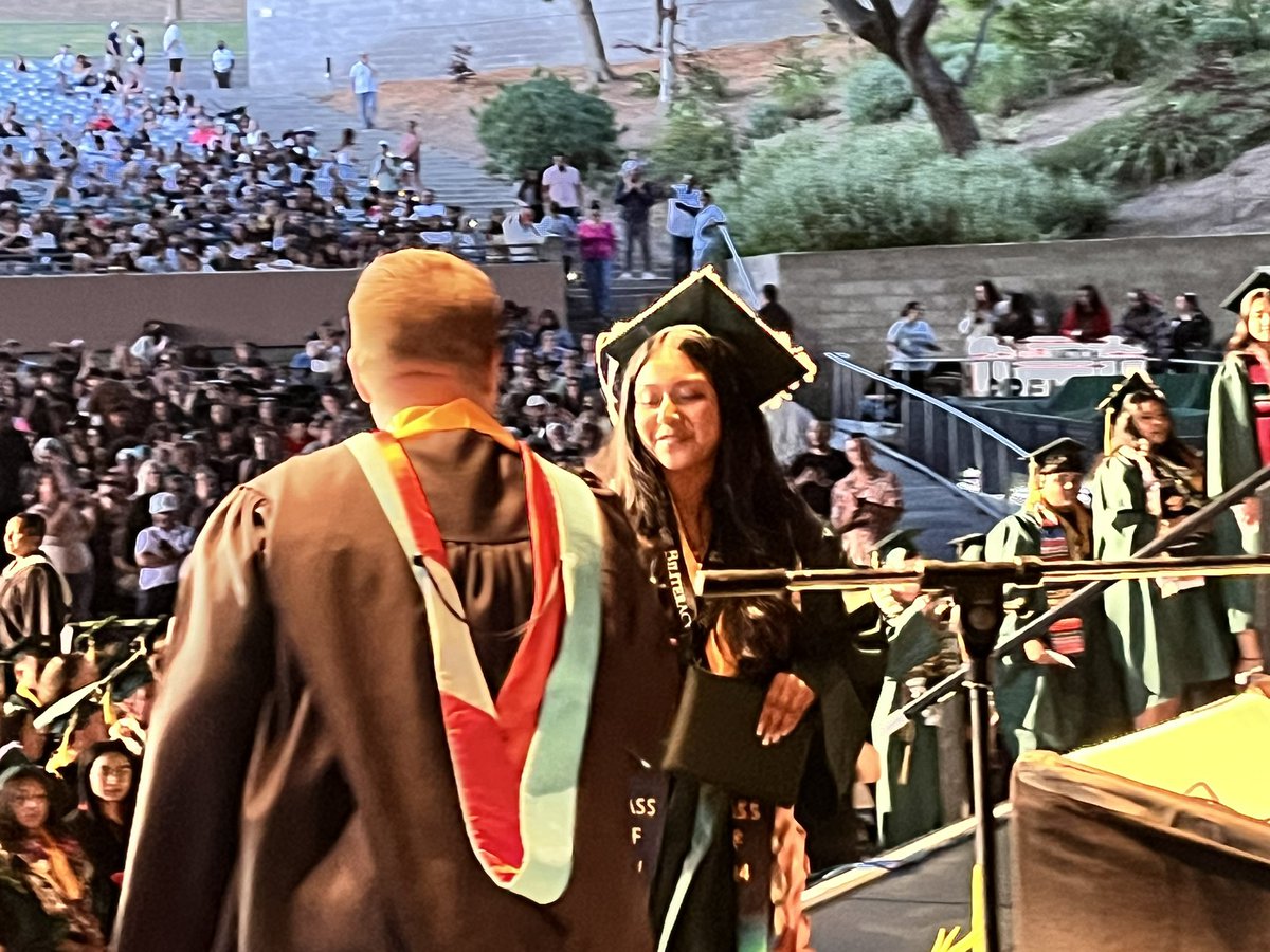 Aline H. Lee tweet media