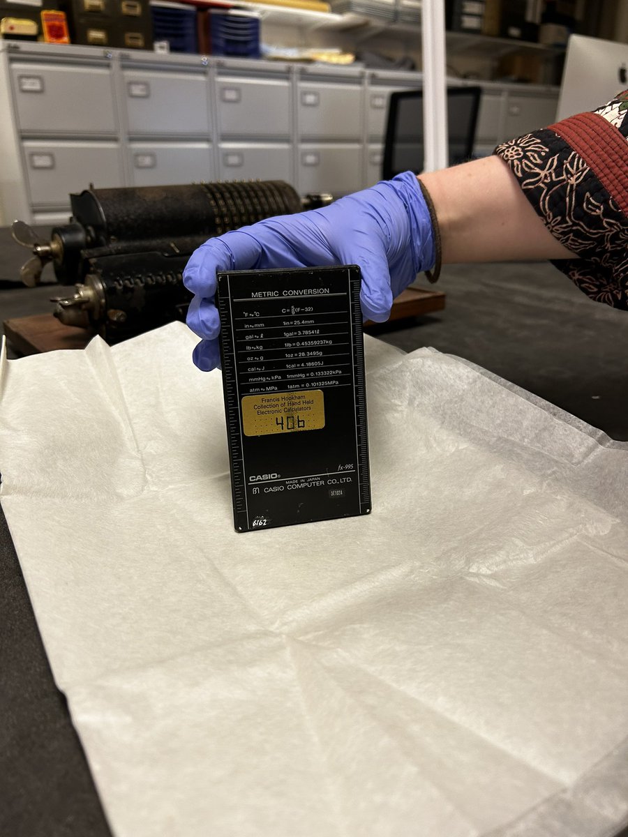 WhippleMuseum's tweet image. 🕰️ Whipple Behind the Scenes! 🕰️ 

Object handling dos and don&apos;ts today with Collections Manager, Morgan Bell!

#whipplemuseum #objecthandling #museumlife