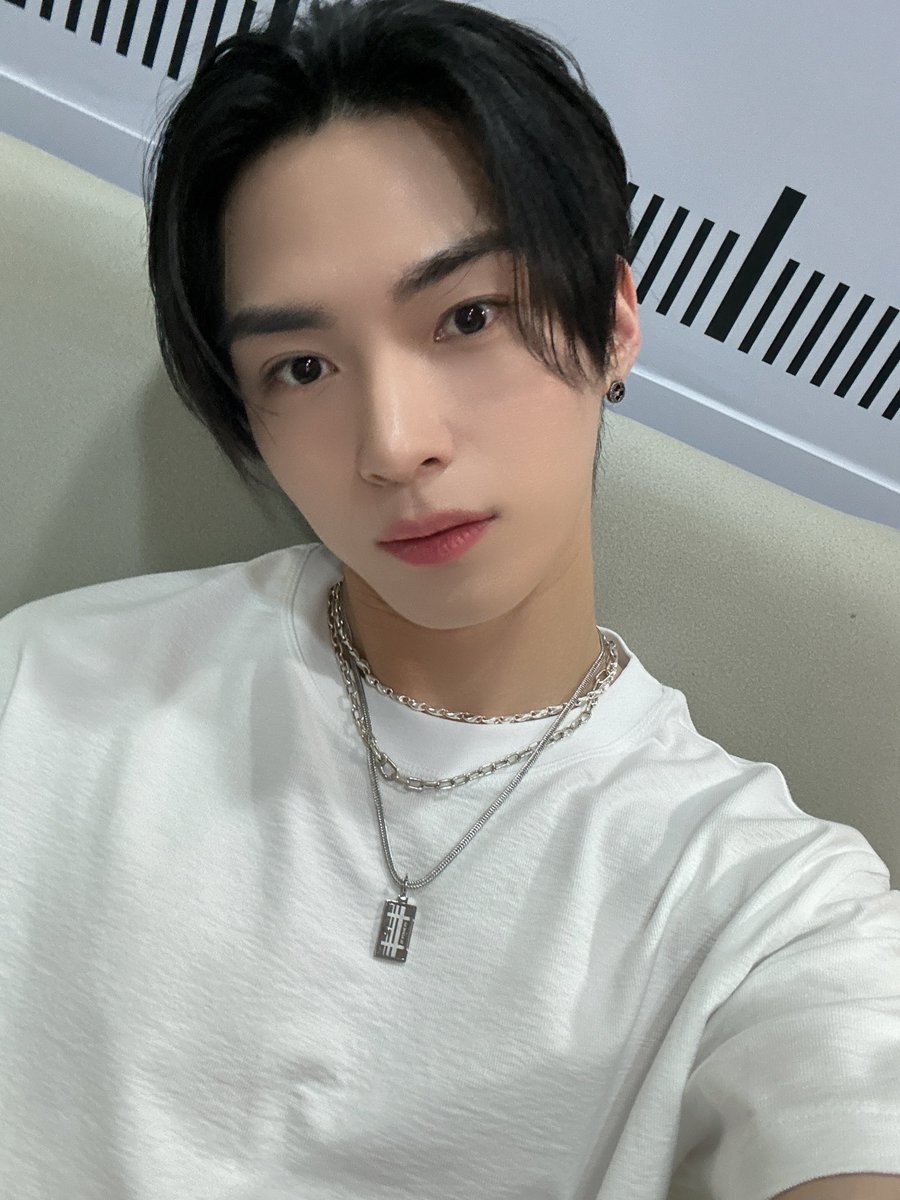 [#OX]

엉덩이로 이름 쓰기 벌칙 좀 스껄하네☺️

#OMEGA_X #오메가엑스  
#한겸 #HANGYEOM