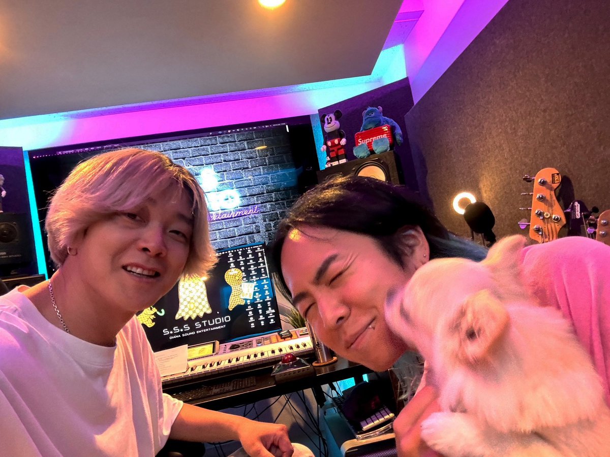 SHINGOHIRATSUKA's tweet photo. 今日はYOUSAYプロジェクトのRecでした!!
今日のレコーディングすげー楽しかった😄✨
詳細は後日😎✨
@yousay_official
#yousay
#shingoman
#dianasoundentertainmet #DSE #soundproduction #soundproducer #videoproduction #recording #recordingengineer #recording
#sssstudio
#teamDSE https://t.co/VUBCZMA4tr