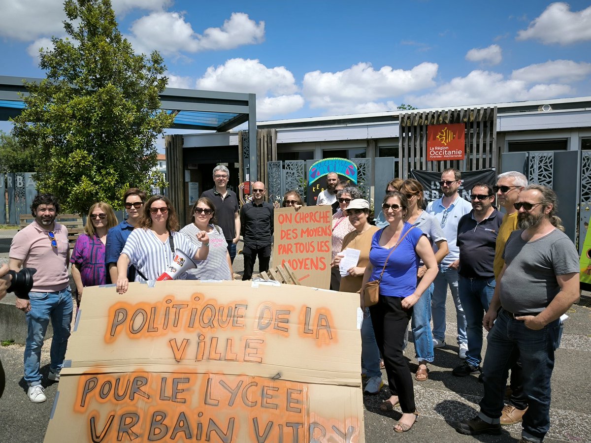 Anne_Stambach's tweet image. "On a un sentiment de gâchis, de faire du bricolage"

Lycée Urbain Vitry #Toulouse : les enseignants sont en grève pour alerter sur le manque de moyens pour encadrer les jeunes, et ce sans perspectives d'amélioration

Plein soutien et stop à la casse de l'éducation nationale ! ✊