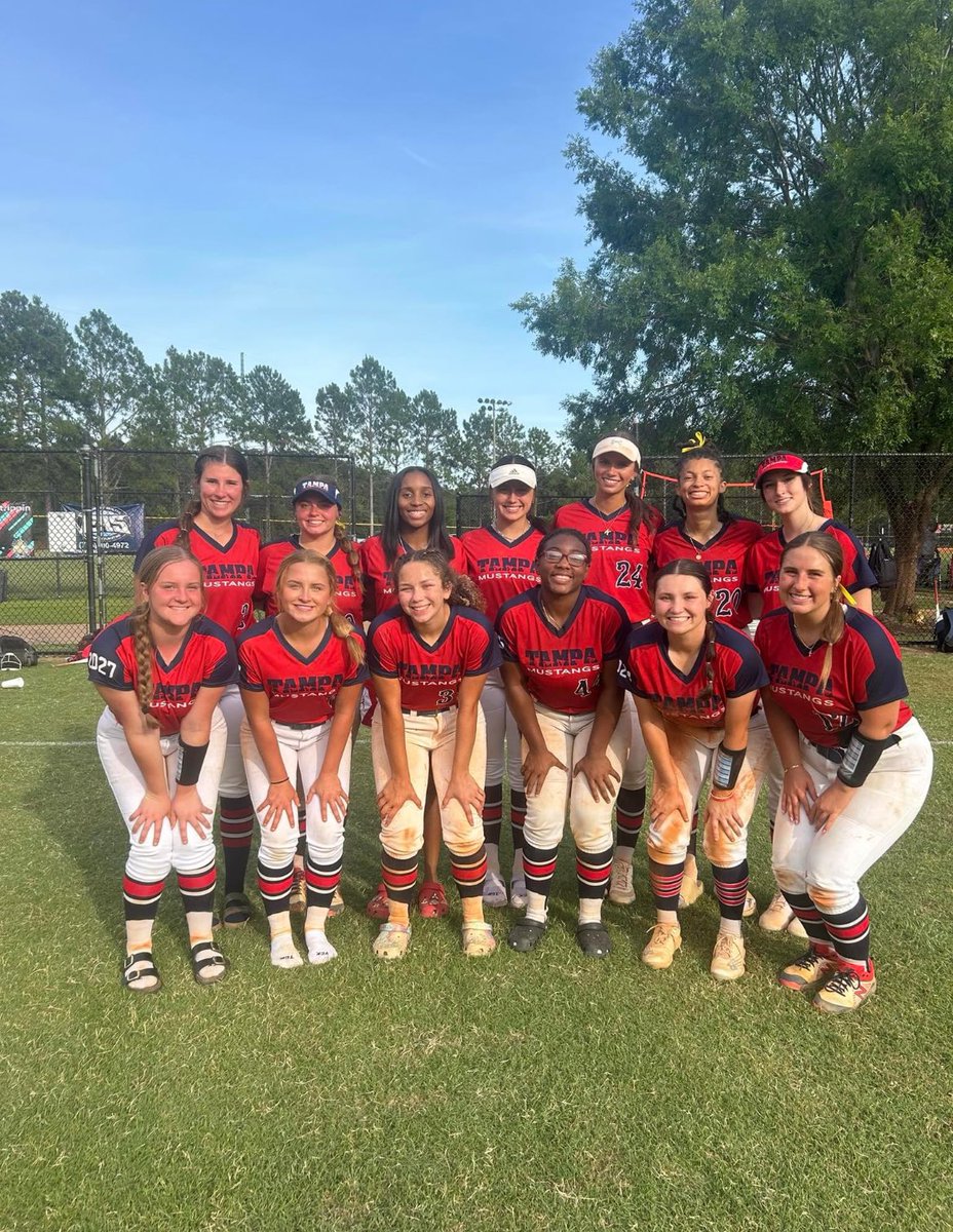 LexLofton2027's tweet photo. Great first tournament with my mustangs girls!💛@Tampaself https://t.co/Qzs3Gm0Kuc