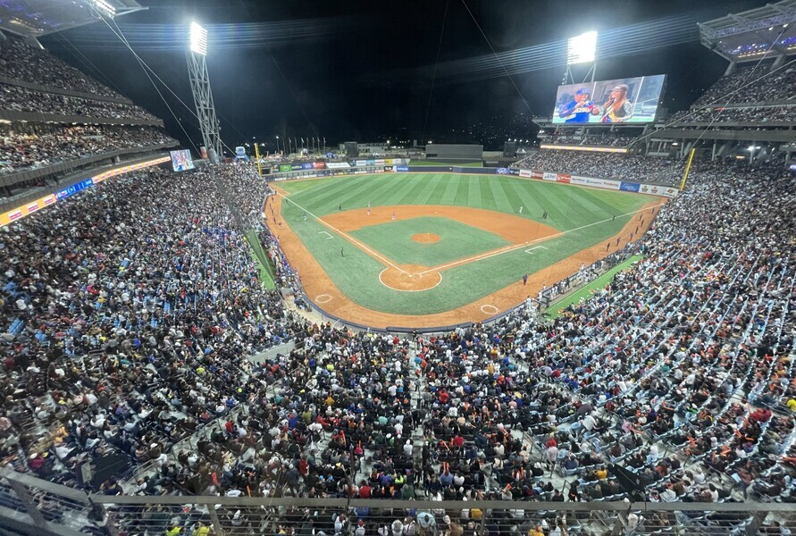 ElExtrabase's tweet photo. Oficial: La Serie del Caribe de 2026 se jugará en el Estadio Monumental Simón Bolivar de Caracas. 

#SDC | #ElExtrabase⚾️🇻🇪 https://t.co/zYp41ECYRt