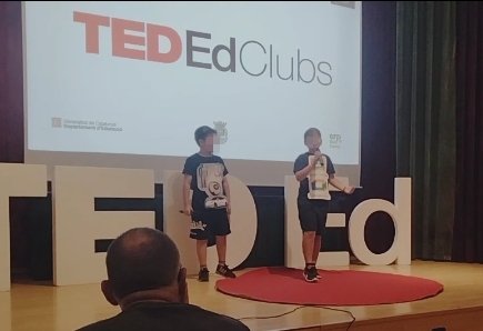 NeusGallartJosa's tweet photo. 🫶#TEDEdClub #Reus
Participació 4t PRI @e_santaanna 

📍Competència:
Produir textos orals en #anglès amb coherència, claredat i registre adequat, atenent les convencions pròpies del TedEd, amb autonomia, x expressar contingut sobre el futur.
Oportunitat x aprendre!
@SE_BaixCamp https://t.co/Sv1qONmEyB