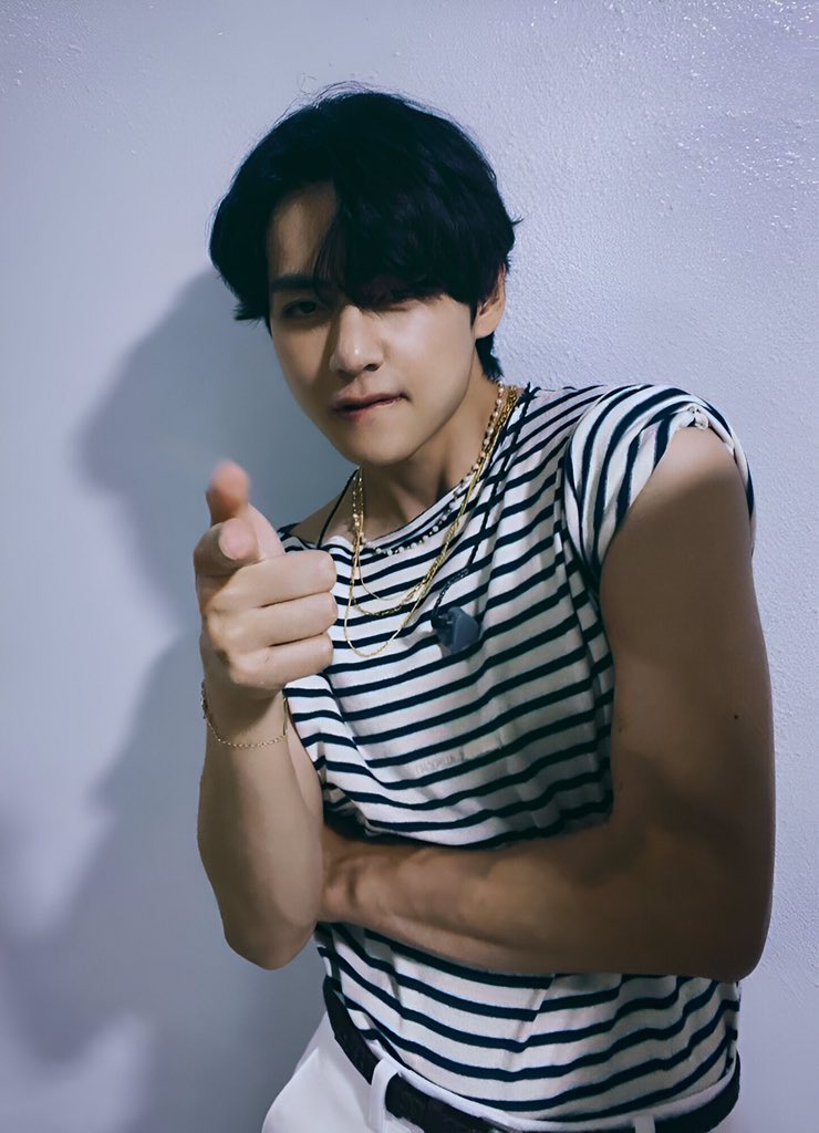 Taehyungimpact's tweet photo. THIS TAEHYUNG ✨ https://t.co/xRkxqANfZG