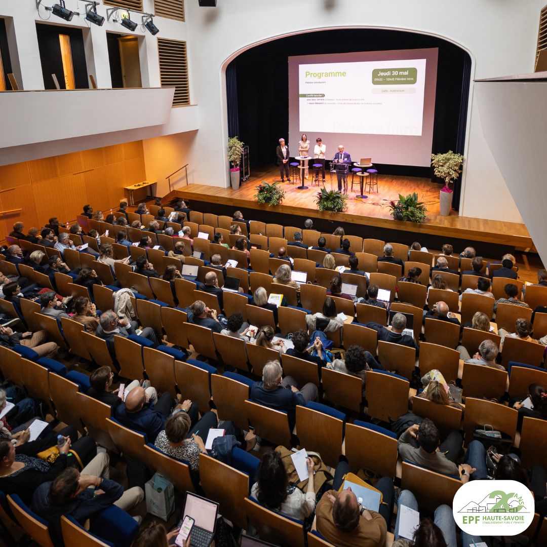 epfl74's tweet image. ➡️Colloque &quot;Pour une nouvelle utopie foncière&quot; à Évian-les-Bains les 30 et 31 mai derniers !

Pour découvrir les publications et les interventions de ce colloque, restez connectées ! ⏳

#UtopieFoncière #Colloque #InnovationFoncier #HauteSavoie