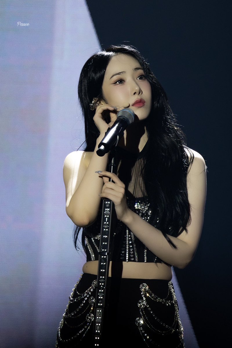 Pause0603's tweet photo. 240602 신비
분위기 뭐야... 미쳤네...
#비비지 #신비 #VIVIZ #SINB https://t.co/9775n1LVfp