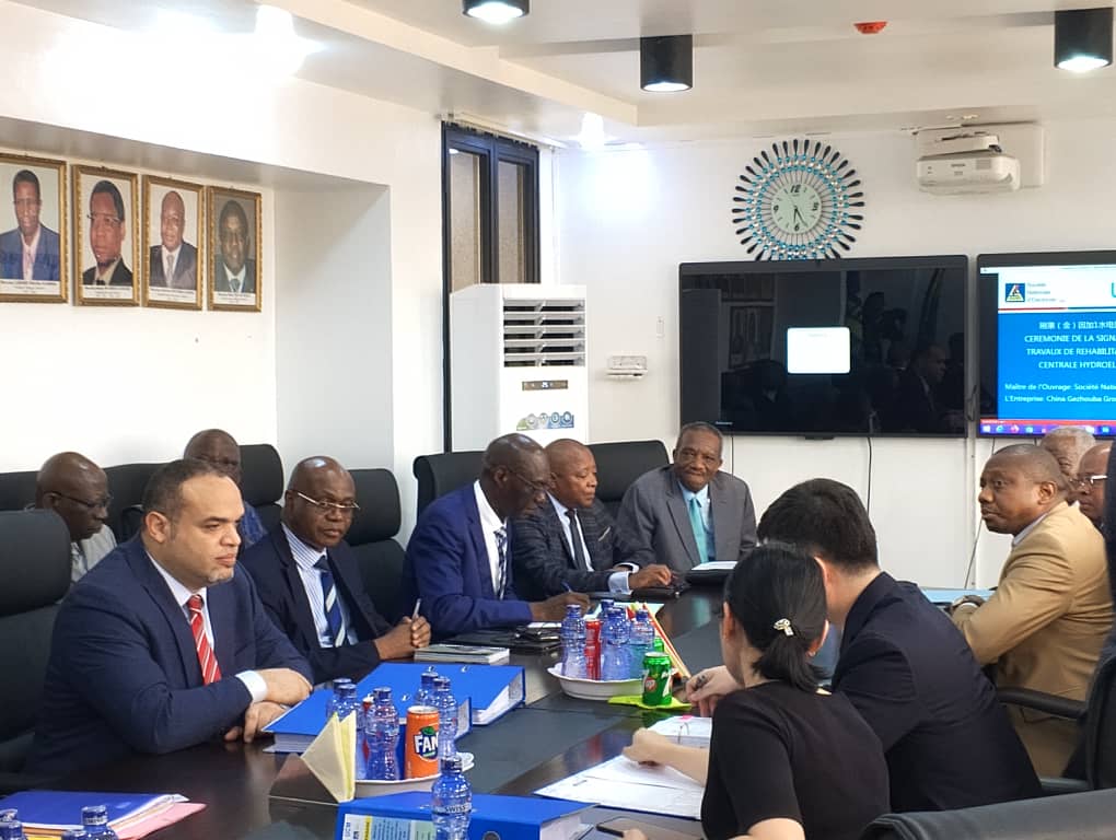 NgangaGladson's tweet photo. RDC-ENERGIE : Un pas de géant pour l'énergie au Congo, La SNEL SA et CGDC unissent leurs forces pour réhabiliter le G16-Groupe6 à Inga 1. Un partenariat plus que prometteur pour un avenir énergétique plus luisant qu'avant au pays de Félix Tshisekedi. #RDC #Energie #Inga1 #SNELSA https://t.co/EOPxD4SWDG