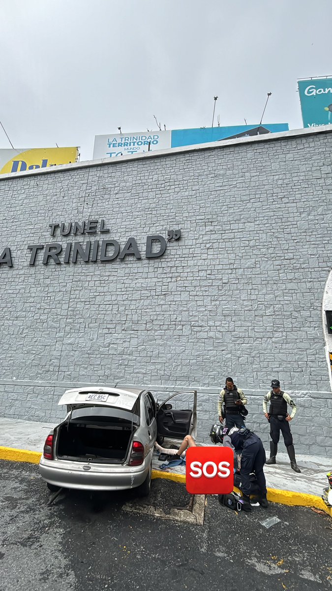 Jonathan Quantip (@jonathanquantip) on Twitter photo Hace minutos: colisión contra objeto fijo en el Túnel de la Trinidad sentido La Trinidad. Un lesionado atendido por <a href="/angelesdlasvias/">ÁngelesDeLasVias</a> trasladado por PC Baruta al Domingo Luciani <a href="/FMCENTER/">Traffic Center</a> Hace minutos: colisión contra objeto fijo en el Túnel de la Trinidad sentido La Trinidad. Un lesionado atendido por <a href="/angelesdlasvias/">ÁngelesDeLasVias</a> trasladado por PC Baruta al Domingo Luciani <a href="/FMCENTER/">Traffic Center</a>