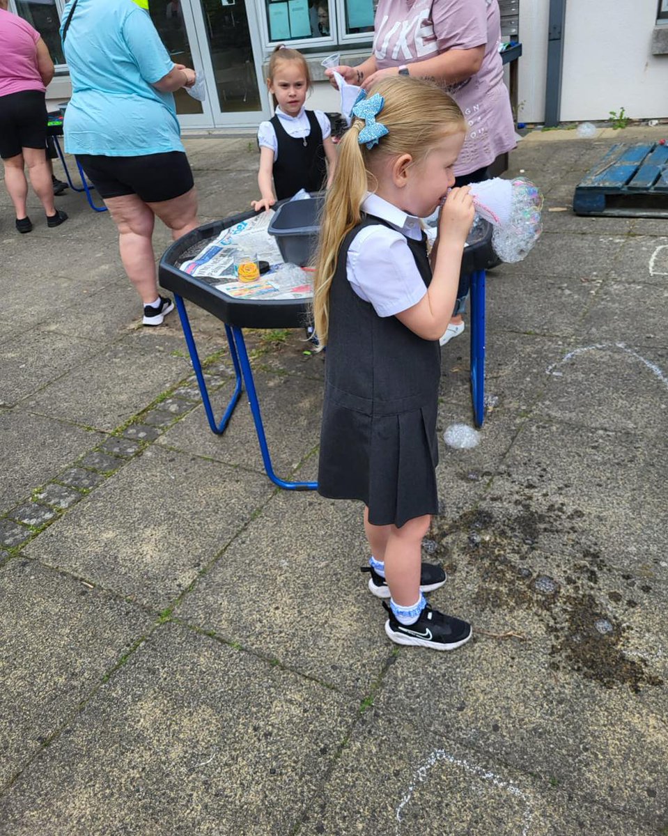 DgcLearning's tweet image. We are having lots of fun at our Stem Sessions at Lincluden Primary. Bubble making, skittle rainbows and unicorn hats!
#stemlearning
#stemisfun