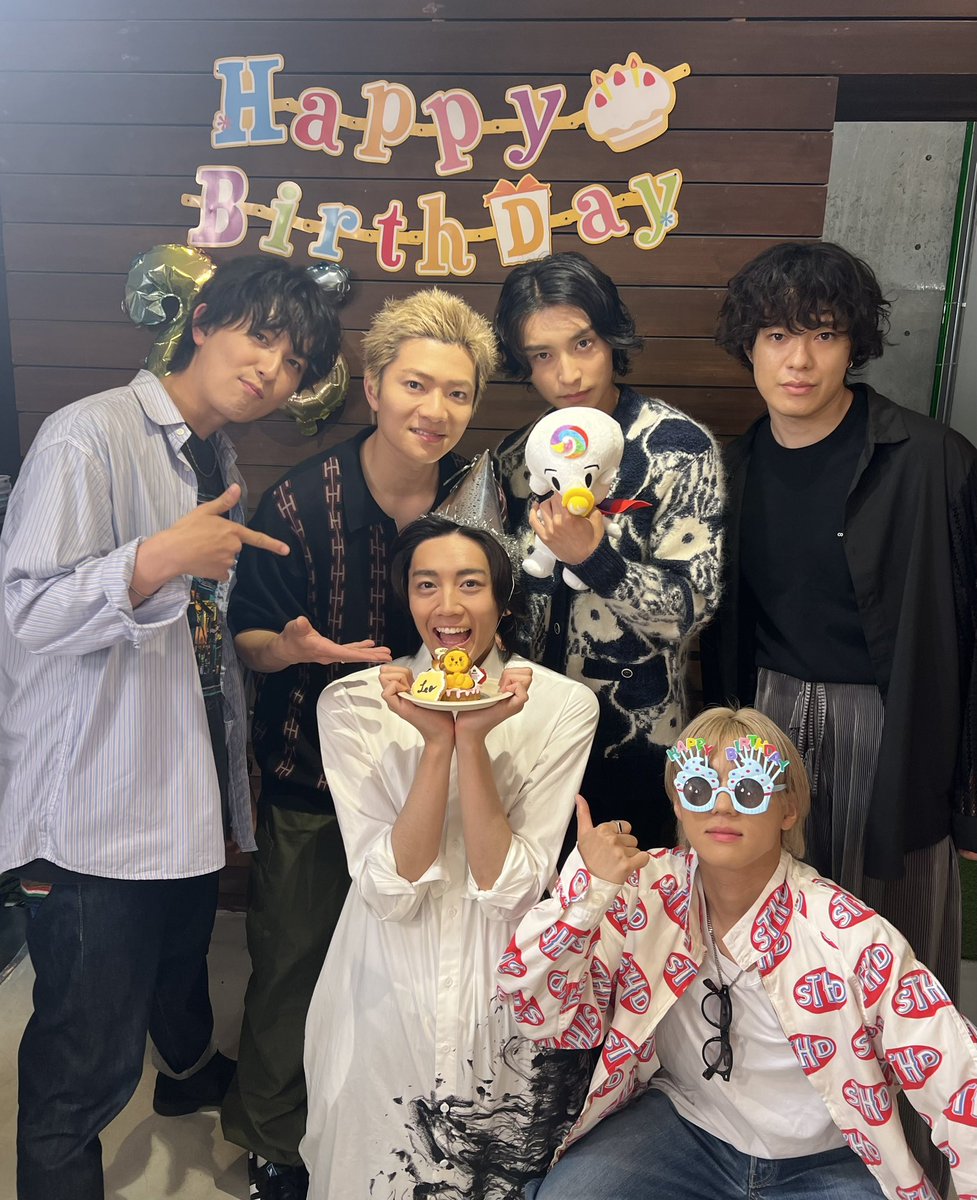7order_official's tweet photo. #長妻怜央26歳おめでとう
本日6月5日は、#7ORDER の末っ子
 #長妻怜央 の誕生日です🎉

お誕生日を記念して、本日20時頃より長妻怜央InstagramでLIVE配信を行います。
https://t.co/Z6tBU6HUws

配信後にはORDERMATEでの配信を予定しております。
【 #長妻怜央26歳おめでとう 】をつけたポストで長妻へのメッセージをお待ちしております🦁