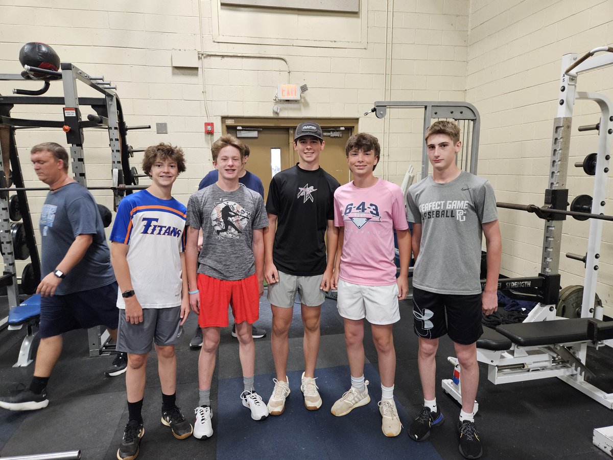 Pope_Baseball's tweet photo. Class of 2028 checking in for a little #IronPUMP
πͺπ
#Club30062
#HembreeRoadGrown https://t.co/8d8lRW1LTu
