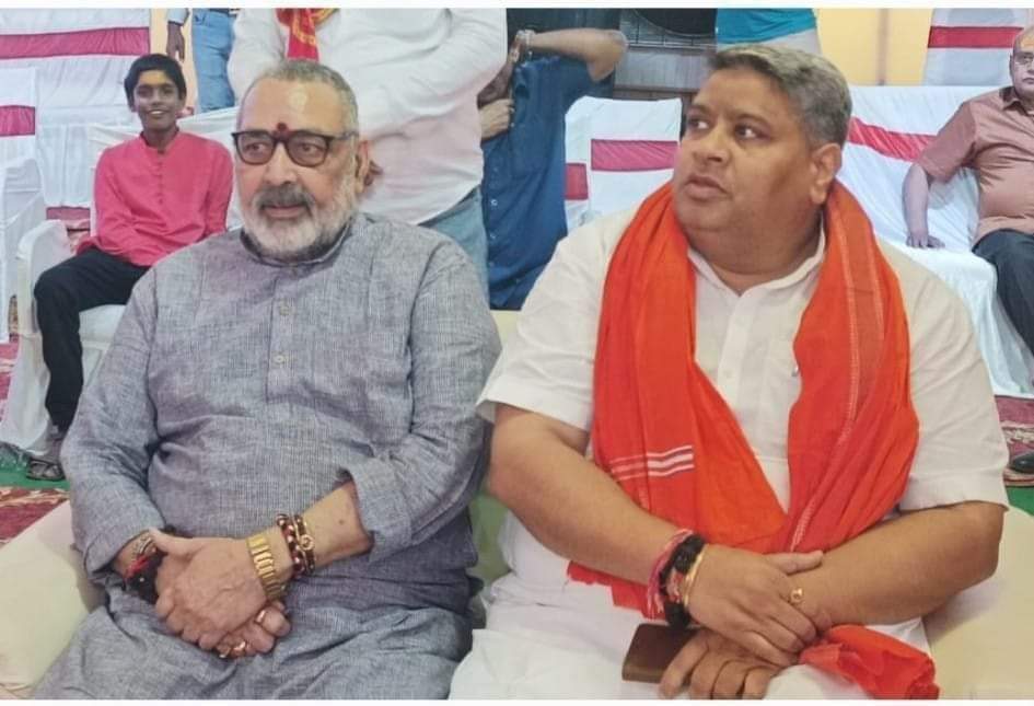kundansinghbjp's tweet photo. आदरणीय बेगूसराय सांसद श्री @girirajsinghbjp जी को बेगूसराय लोकसभा क्षेत्र से लगातार दूसरी बार जीत की हार्दिक बधाई।।
बेगूसराय की समस्त जनता जनार्दन, देवतुल्य कार्यकर्ता बंधुओं विशेष कर बेगूसराय विधानसभा क्षेत्र से ज्यादा मतों से लीड कराने हेतु सबों का हार्दिक आभार एवं अभिनंदन है।। https://t.co/JcLaQvgLCi