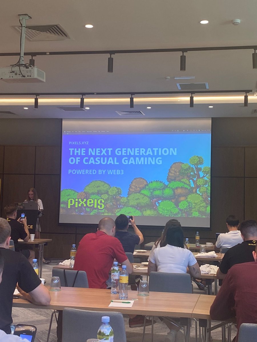 Mr_Crypto5's tweet photo. Daniel a castigat premiul pentru un membru din comunitate, stati on pentru detalii si pana atunci nu uitati de like si retweet plus sa-i urmariti pe @danielllradu si pe @vp0130vp .

Cel mai probabil vom alege castigatorul in Voice, joi pe canalul nostru de Telegarm de la ora 20:00 aici 👉 https://t.co/S28JKrce4G

Pana atunci va puteti uita la doua proiecte discutate la #binancecampus , Pixel si Mantra.