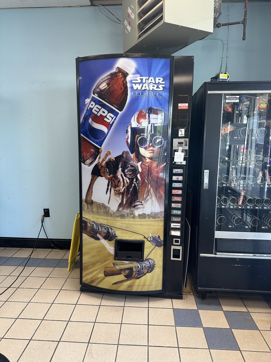 Acai28's tweet photo. at the laundromat and they got peak vending machine https://t.co/KCMYKm6VI2