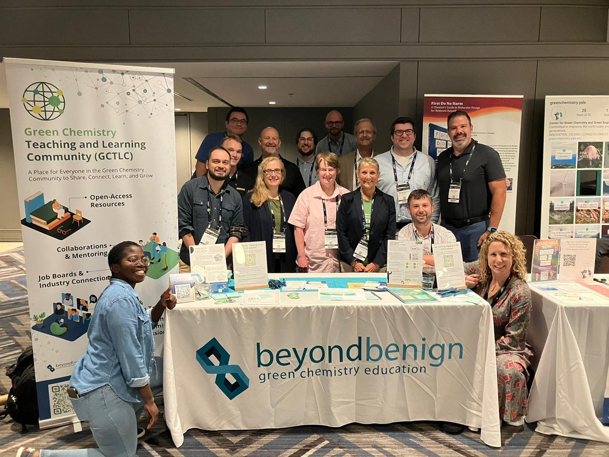 Some members of our amazing #GCC Signer Community stopped by the booth for a quick group picture yesterday at #GCandE! 

👉🏻 Green chemistry is more than a science; it's a movement shaping our future. Who's ready to be part of it?

Learn more below 🧪💚
👉🏻lnkd.in/gbWrpUXU