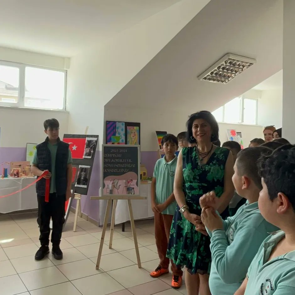 gurpinaroo's tweet photo. Sergi Açılışımızı Müdürümüz, Müdür Yardımcılarımız , Öğretmenlerimiz ve Öğrencilerimizin katılımıyla ve Suda Özkoç öğretmenimizin kurdele kesimiyle gerçekleştirdik.@tcmeb 
@istmemkultur
@Beylikduzu_mem
@harunbuker
@cigdemtezertan https://t.co/95Q4K7i5Uo