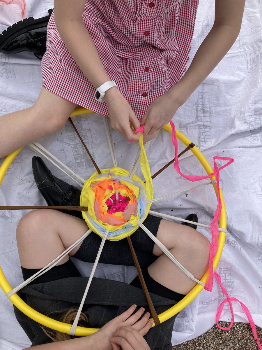 amyartworksedu's tweet photo. Day 1 of our circular weaving project @StStephensCofE! We’re working collaboratively in pairs and as a whole school on this colourful outdoor art project. Looking forward to day 2 already! Well done everyone 🙌 https://t.co/ooVukv8miO