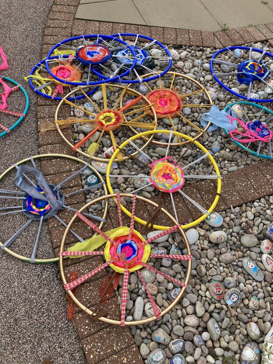amyartworksedu's tweet photo. Day 1 of our circular weaving project @StStephensCofE! We’re working collaboratively in pairs and as a whole school on this colourful outdoor art project. Looking forward to day 2 already! Well done everyone 🙌 https://t.co/ooVukv8miO