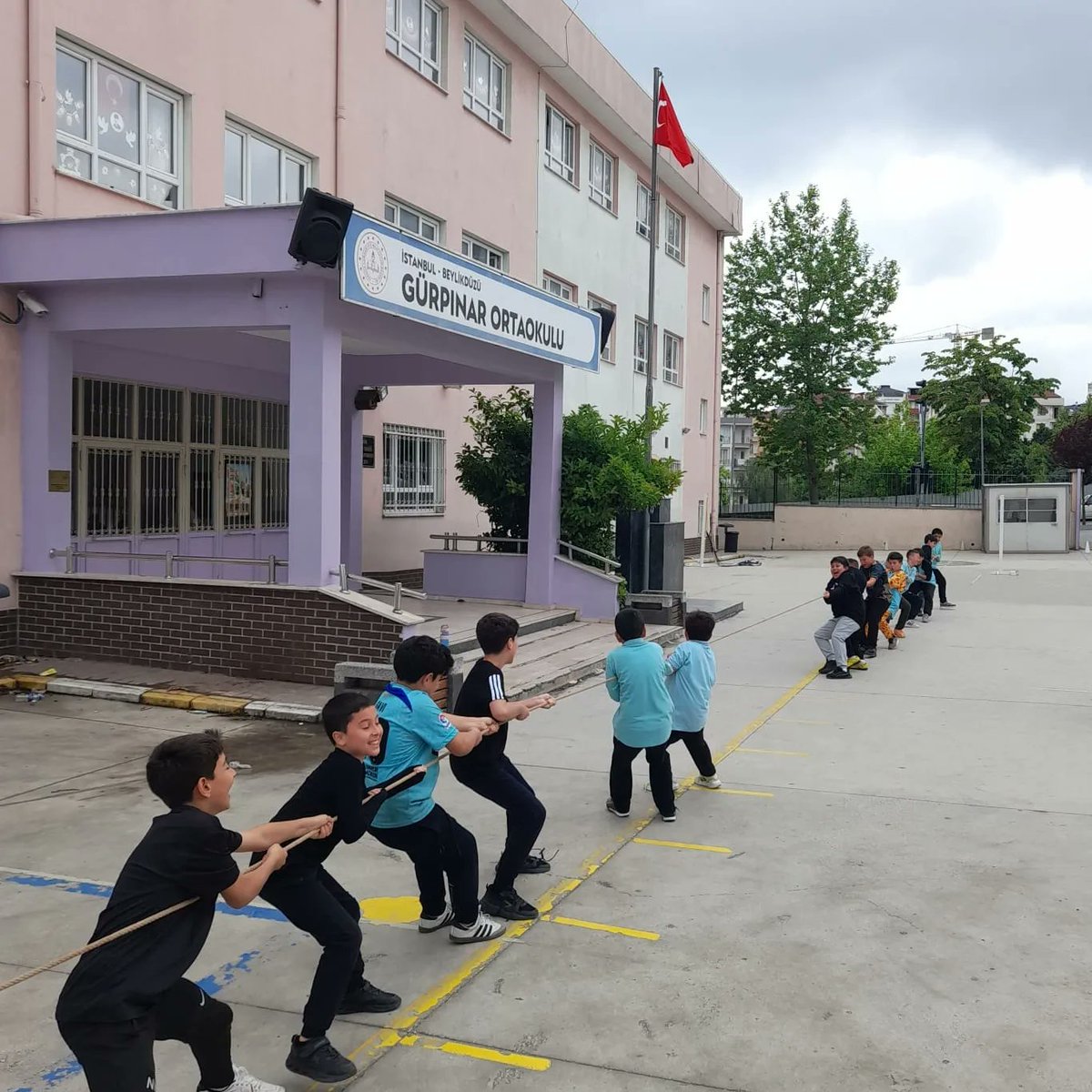 gurpinaroo's tweet photo. 2023-2024 Eğitim Öğretim yılı Yüz yüze 100 çocuk oyunu projesi kapsamında okulumuzda düzenlediğimiz Halat Çekme, Tünel Topu,Yakan Top oyunlarından fotoğraflar.@tcmeb 
@istmemkultur
@Beylikduzu_mem
@harunbuker
@cigdemtezertan https://t.co/G3xgsm0RrY