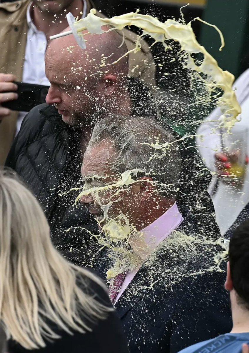 He probably closed his eyes &amp; thought of Trump
Absolutely deserved this, pretending to be a man of the people but crying about his richmans bank account, &amp; grifting on a daily basis. Girl who did this deserves a pint #milkshake #Reform #deserved #Farage