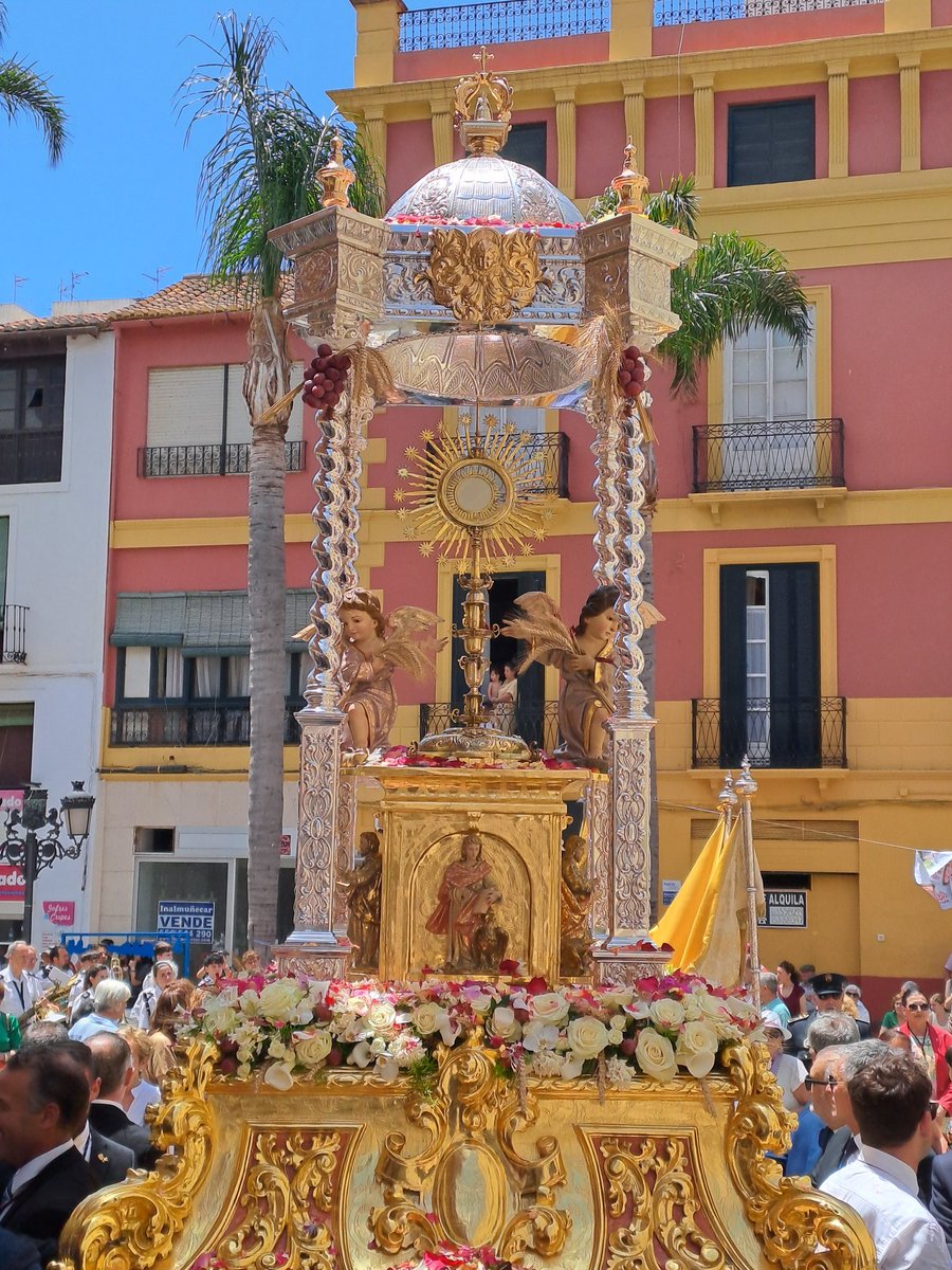 Santísimo Sacramento y Antigua Coronada tweet media