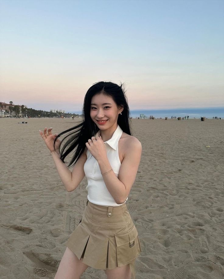 اليوم عيد ميلاد عزيزتنا تشايريونق بالتوقيت الكوري لنقم باستخدام الهاشتاقات لدعمها 🎉🤍
🦊 Happy Birthday CHAERYEONG 🦊

CHAERYEONG SHINING STAR
#HappyChaeryeongDay
#AlreadyMineChaeryeongDay
#여름과_함께_찾아온_채령이
<a href="/ITZYofficial/">ITZY</a>