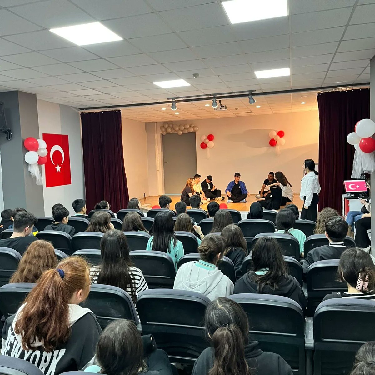 gurpinaroo's tweet photo. 7ve 8. Sınıf öğrencilerimiz ile Beylikdüzü Şehit Şafak Evran Mesleki ve Teknik Anadolu Lisesinin tanıtım günlerine katılım sağladık. Öğrencilerimiz atölyeleri gezerek okulun öğrencilerine sorularını yönelttiler@tcmeb 
@Beylikduzu_mem
@harunbuker
@cigdemtezertan https://t.co/23YzBLyBZ4