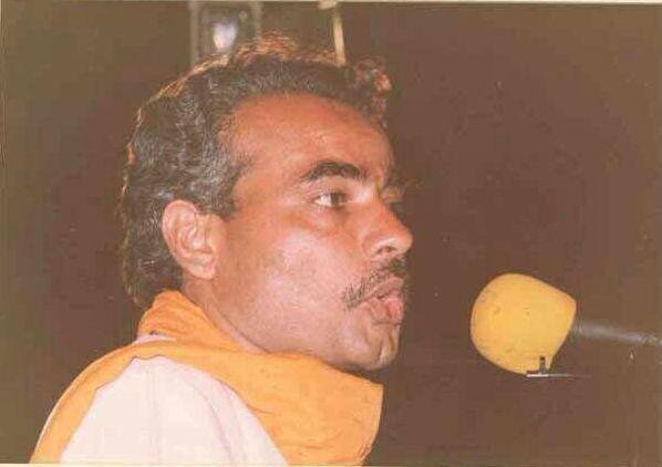 IndiaHistorypic's tweet photo. 1980s :: Narendra Modi Giving Speech https://t.co/rOOOEizfMv