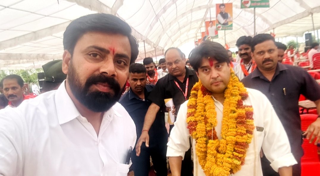 महाराज साहब को गुना लोकसभा से  सांसद बनने की हार्दिक शुभकामनाएं 
5लाख 35हजार 968 वोट से जीते हैं महाराज 

महाराज साहब के लिए दिन रात मेहनत करने वाले जमीनी कार्यकर्ताओ का हार्दिक अभार 🙏❣️🙏

Jyotiraditya M MahaAryaman Scindia