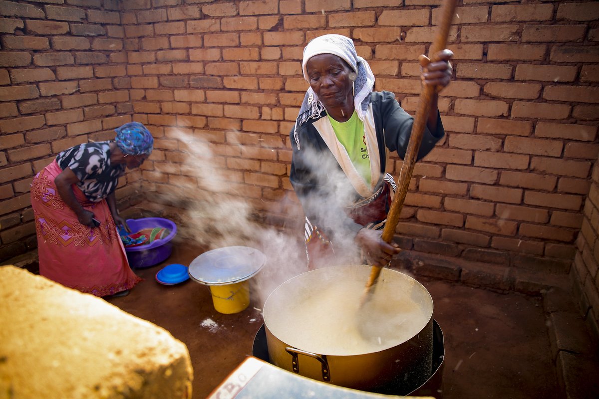 IFPRI's tweet photo. #Malawi is heading towards a severe food crisis later this year after an #ElNiño induced mid-season dry spell—the worst in the last hundred years—affected the harvest of #maize, the staple food grown by nine out of 10 farming households.

Learn more: https://t.co/LsSX8fR06p https://t.co/QWOIuPeYwi