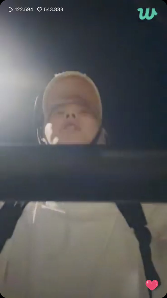 natanattda's tweet photo. gasanggup ini kayak vidcall nemenin pacar pulang kerja lagi dijalan cuma suara wassshhhwosssh angin hah hoh doang https://t.co/loWzq1h9ID