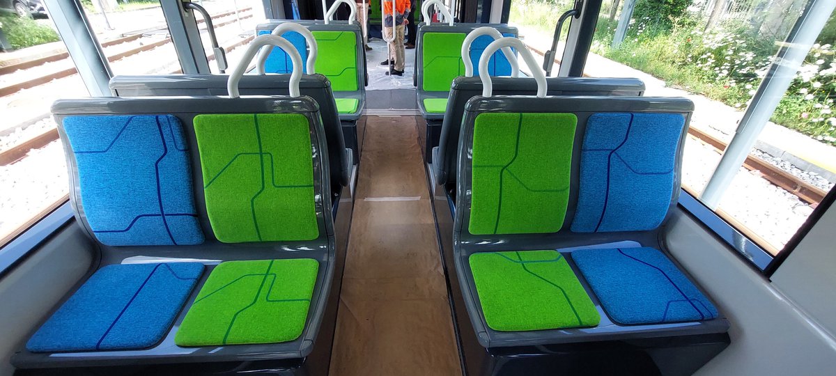 IDFmobilites's tweet photo. 🚊 #TramT1 : les nouvelles rames roulent !

Les #essais dynamiques des #rames TW20 commencent ce soir au site de maintenance et de remisage de Villetaneuse.

🛤️ La mise en service débutera fin 2024, avec à terme 37 rames sur la ligne. https://t.co/gPuZuTQHo3