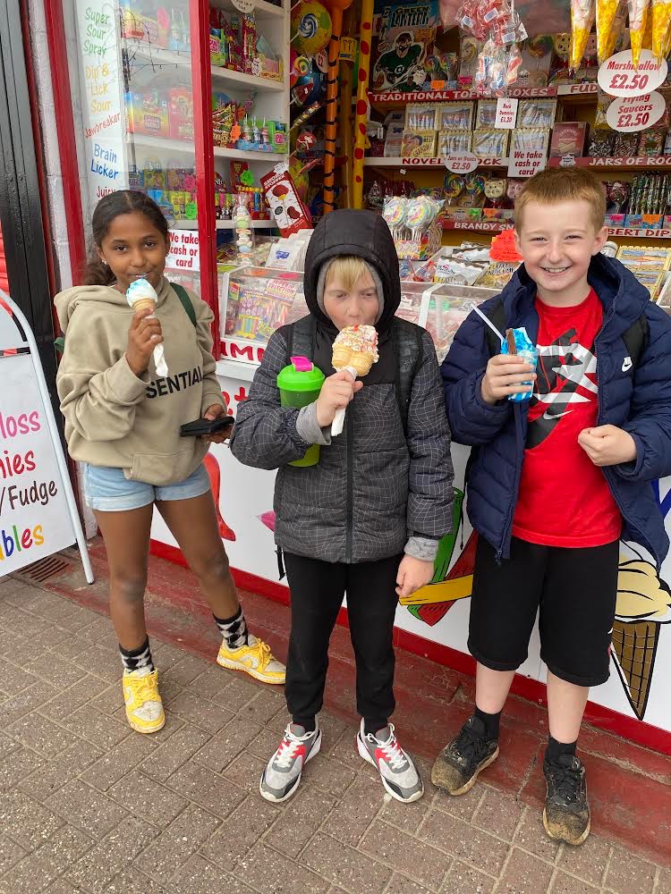 ArbourthorneCPS's tweet image. Spring term attendance winners have had a brilliant day at the beach in Cleethorpes as a reward - we especially loved the ice creams!! #corevaluesinaction #Team