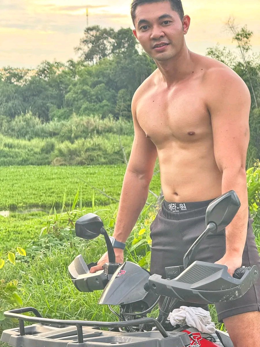 galerimuscle's tweet photo. Sini abang boncengin https://t.co/9X9b4twewS