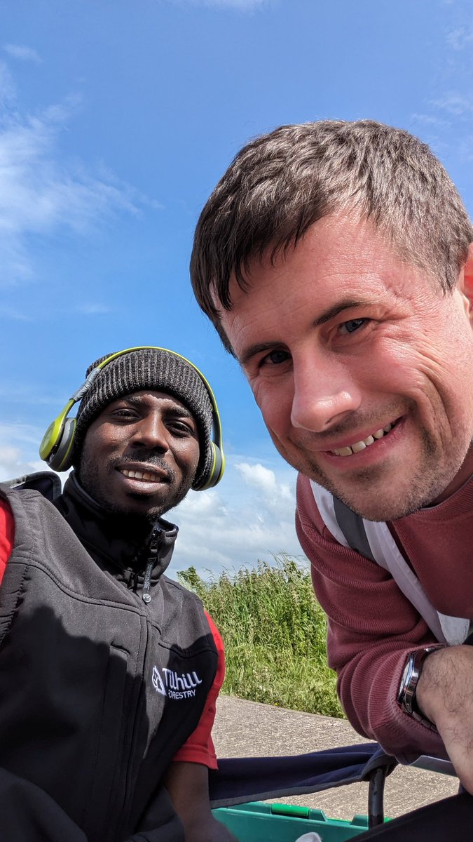 Saints0502's tweet image. Meet Mohammed from sudan 23 years old fleeing war and telling me about his perilous journey. I had such a great time teaching him English today volunteering for @Care4Calais
He was teaching me a bit of Arabic too
He would like to go to Oxford 
#saferoutes #opentheborder