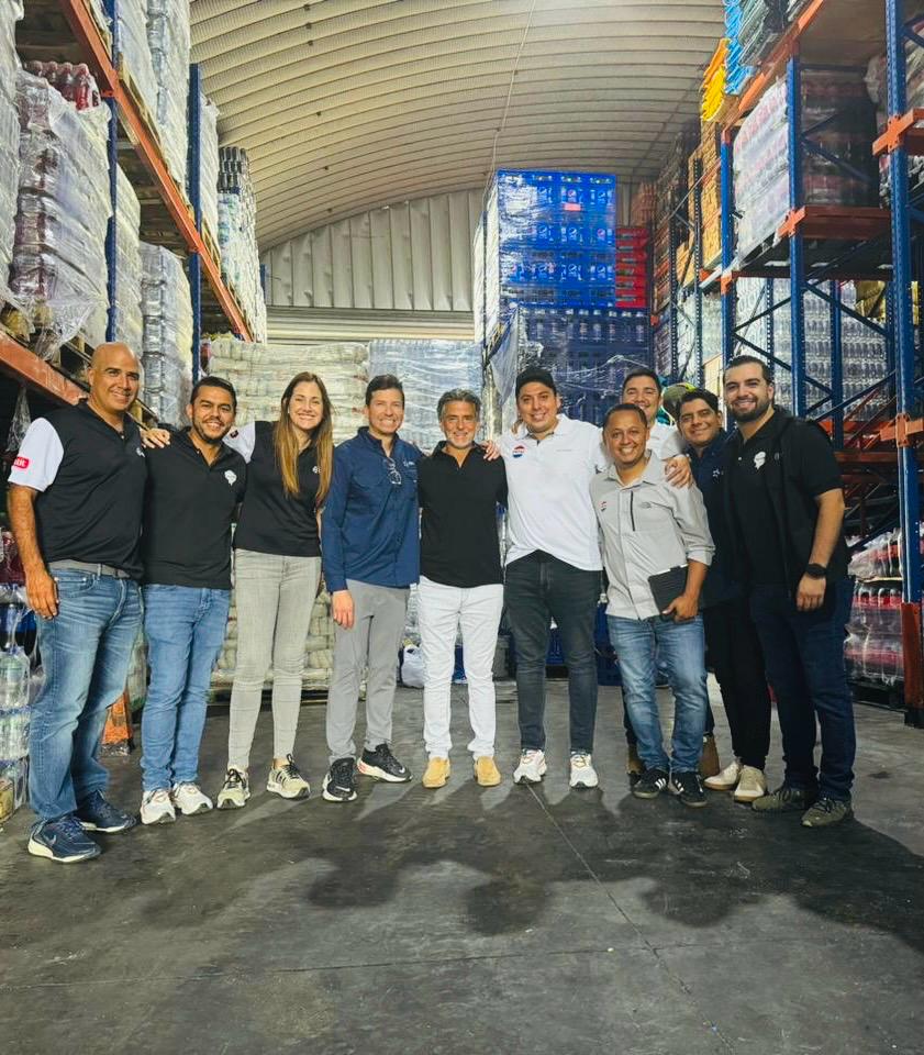 SlumanCarlos's tweet photo. Con el equipo de Guatemala de #BelivCompany visitamos mayoristas y otros puntos de venta en ese mercado tan importante para nuestra compañía. También conversamos sobre las nuevas oportunidades que nos permitan acelerar nuestro negocio allí. https://t.co/xlCgjvZzBt