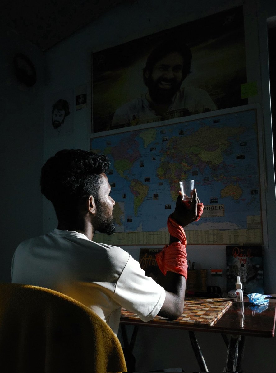 Pspk_Niranjan's tweet photo. @PawanKalyan 🙏
Defeat Cannot Define Dreams ✊.
New Lesson From Kalyan . https://t.co/n16pTufRn3