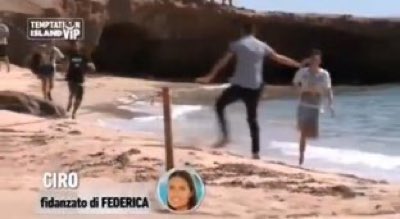 deadpoetstan's tweet photo. questi momenti di temptation island non saranno mai dimenticati 

storia della televisione italiana, un cult https://t.co/6aFV8P6kfr