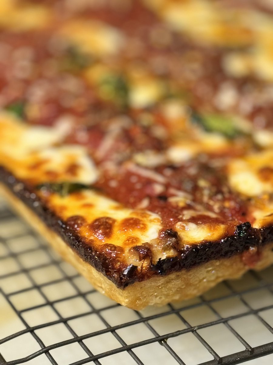 GVKitchenBitch's tweet photo. Homemade Detroit Style Pizza #detroitpizza
#pizza #homecooking #homemade https://t.co/Bavku8VwP7