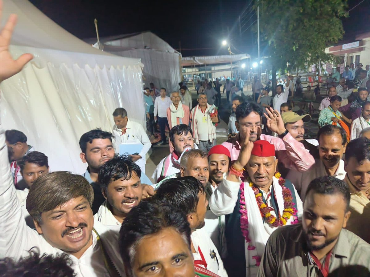 NareshUttamSP's tweet photo. #फतेहपुर_लोकसभा२०२४ विजय! आप सभी कार्यकर्ताओं, समर्थकों और शुभचिंतकों का बहुत बहुत आभार एवं धन्यवाद। यह जीत किसानों एवं नौजवानों की अपार परिश्रम की है। #जय_किसान #जय_जवान #जय_हिंद #जय_समाजवाद https://t.co/4vzCtCxKdK