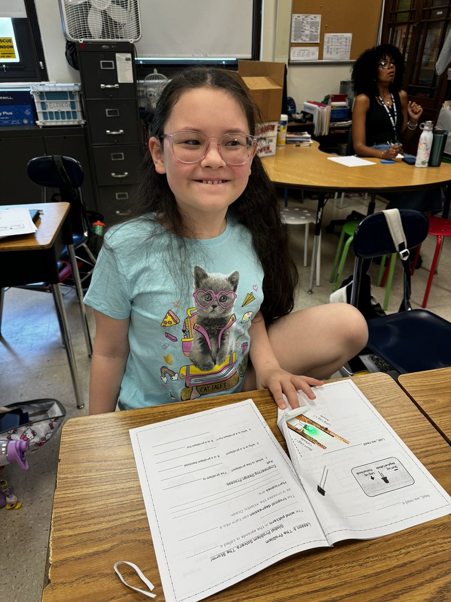 4th Graders learning about how simple circuits work and creating their own visual representations. 💡🔋 
Our #STEM goal this year is to learn about electrical engineering as a career and explore different solutions to electrical problems! 👷🏻‍♀️🧑🏽‍💻