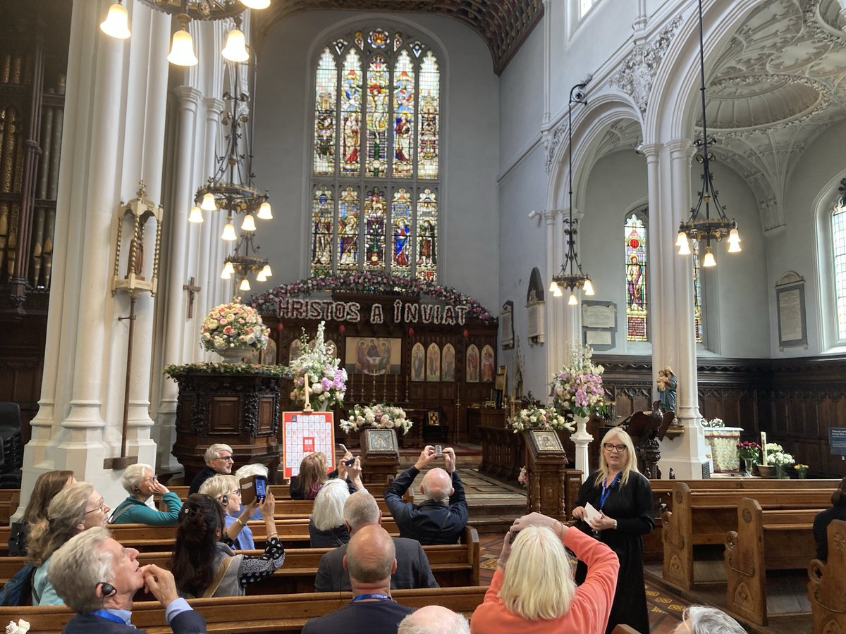 stainedglassmus's tweet photo. Thanks ⁦@ArtGuideAlex⁩ for a brilliant tour of #stainedglass in the city of London today. We saw a vast amount and the rain stayed away! https://t.co/uVWhXYWbxt