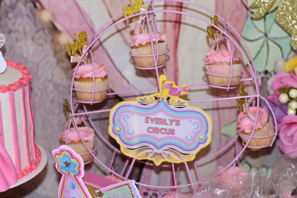 catchmyparty's tweet photo. Don't miss this adorable pink circus birthday party  The cookies are so pretty! https://t.co/u4jvDLGEvM  #catchmyparty #partyideas #circus #circusparty #girl1stbirthdayparty https://t.co/GBlqoDpb5c